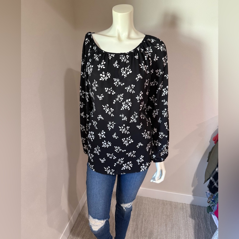 White House Black Market Black and White Floral Top